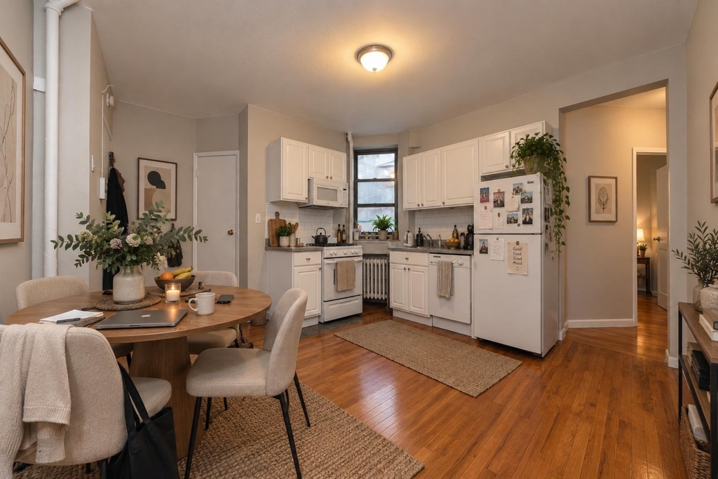 208 E 7th Street - Photo 3