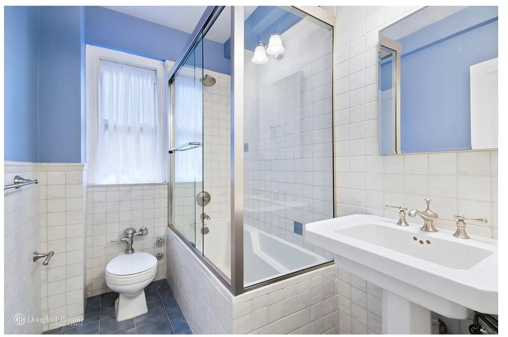 400 E 52nd Street - Photo 3