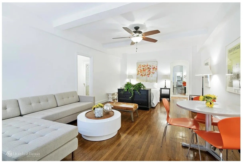 400 E 52nd Street - Photo 0