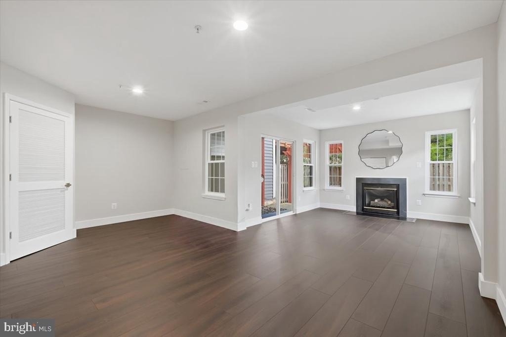 43092 Francis Square - Photo 7