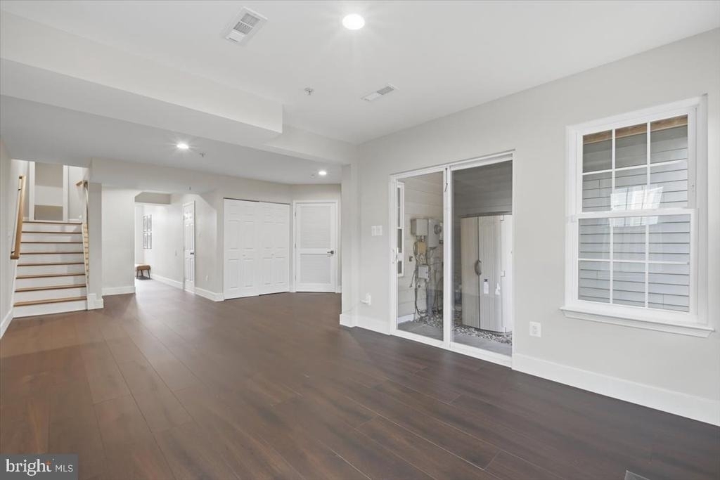 43092 Francis Square - Photo 8
