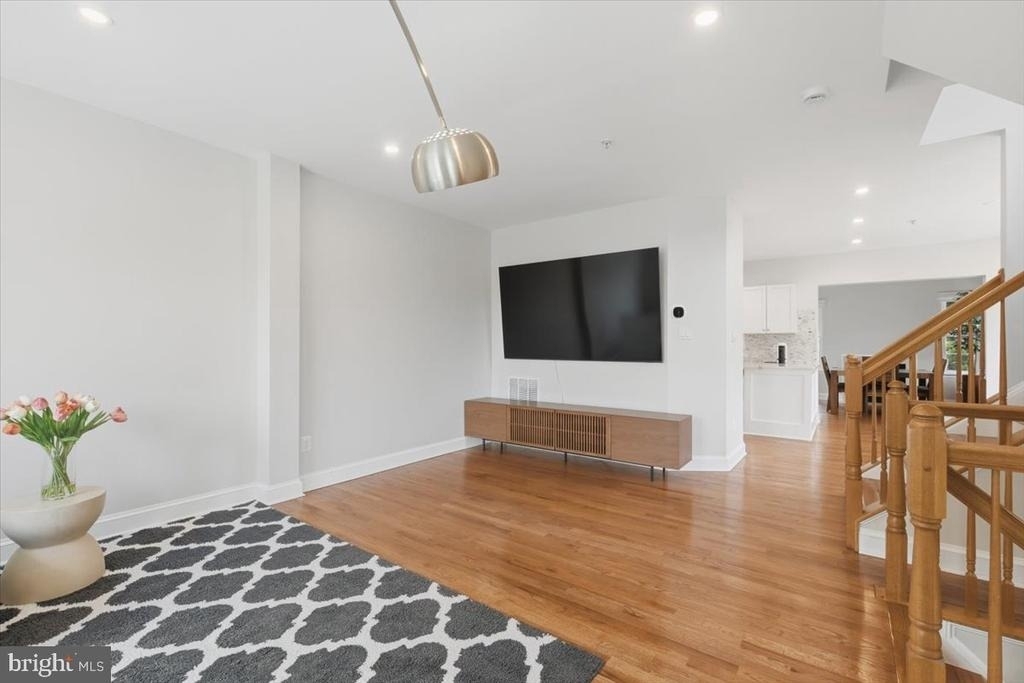 43092 Francis Square - Photo 16