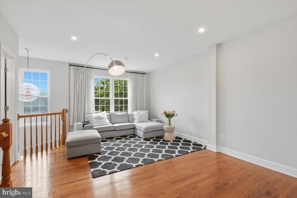 43092 Francis Square - Photo 13