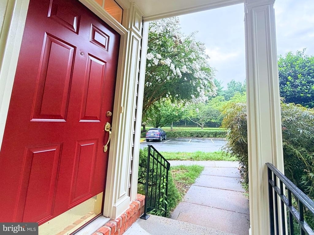 1274 Vintage Place - Photo 2