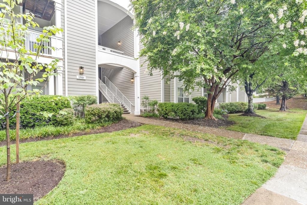 1701 Lake Shore Crest Drive - Photo 2
