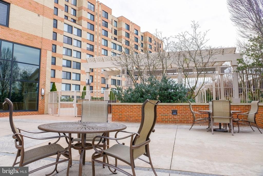 2451 Midtown Avenue - Photo 15