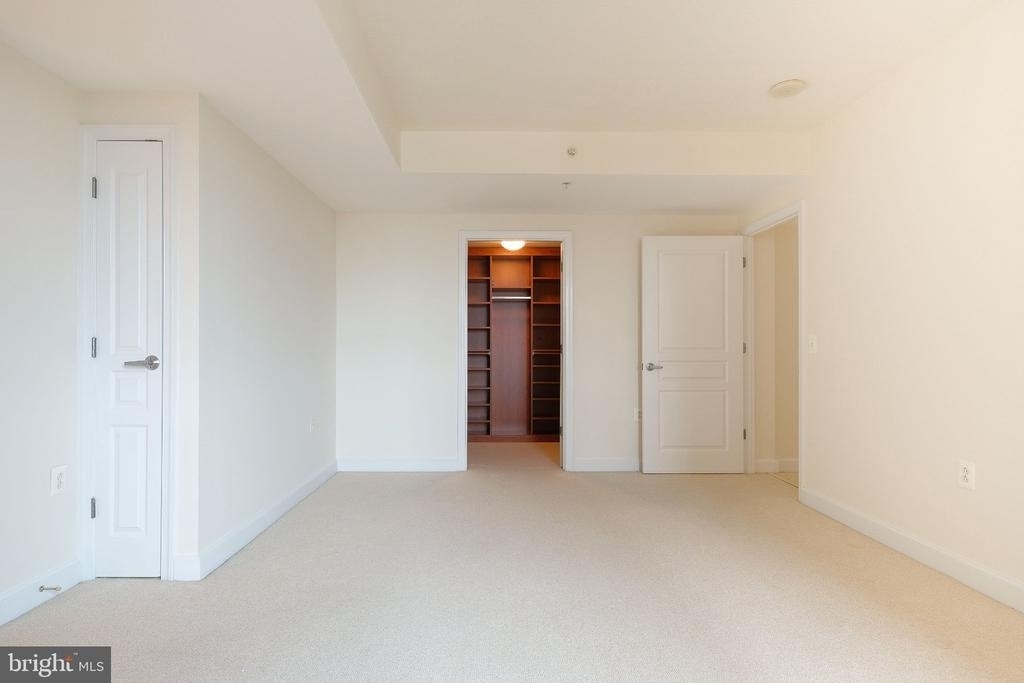 2451 Midtown Avenue - Photo 4