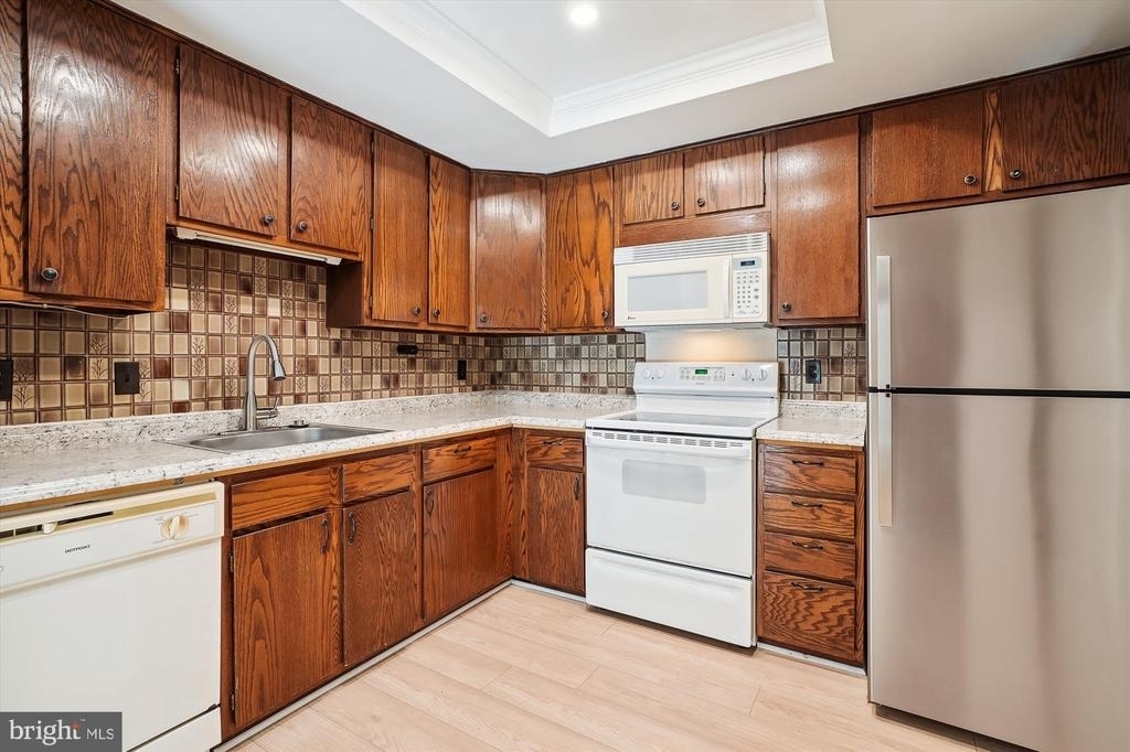8021 Bethelen Woods Lane - Photo 8