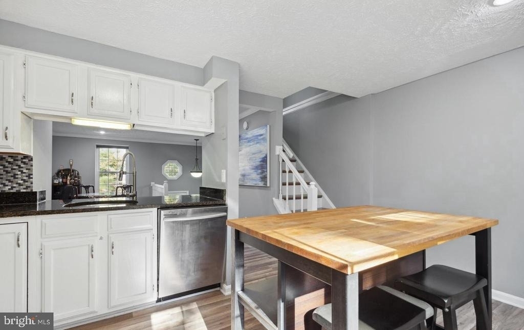 1679 Fieldthorn Drive - Photo 6