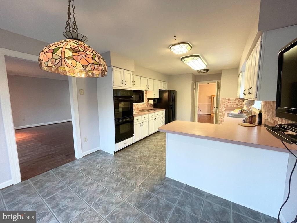 6319 Chaucer View Circle - Photo 10
