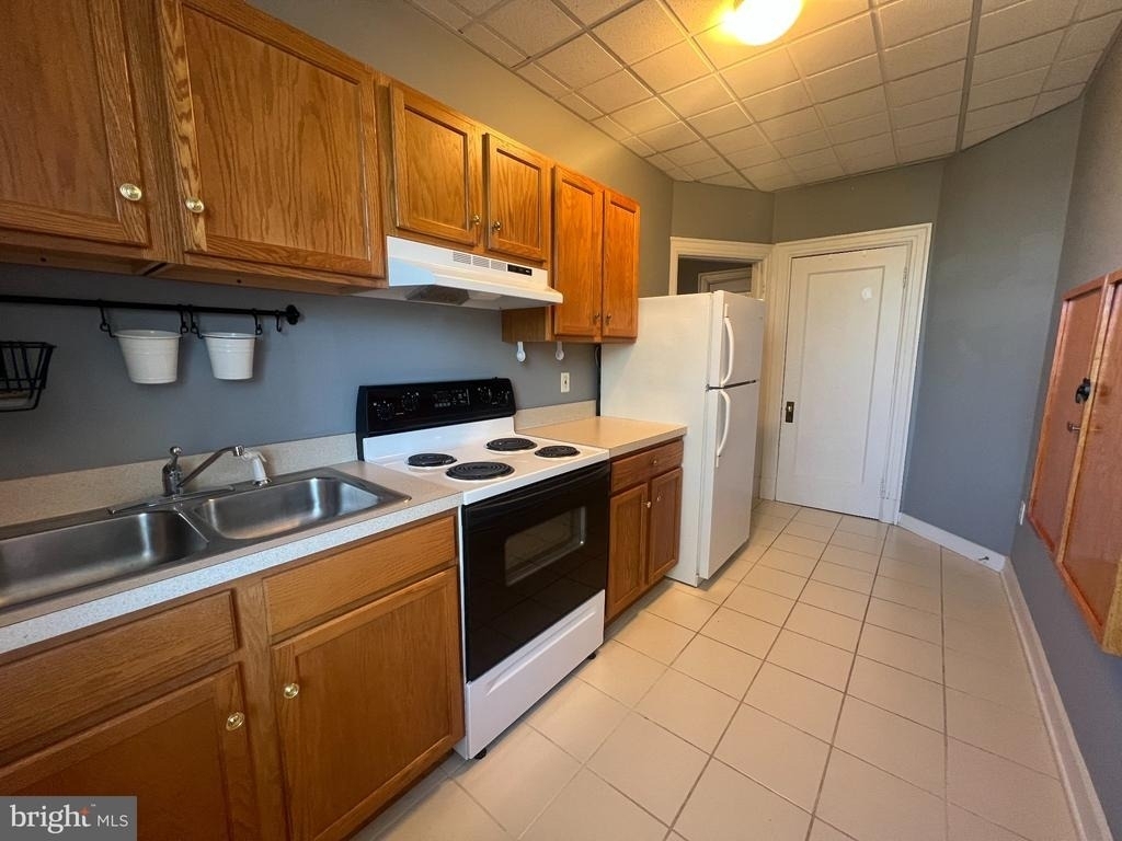 403 William Street - Photo 5