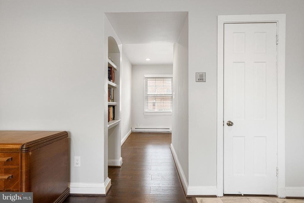1804 W Abingdon Drive - Photo 4