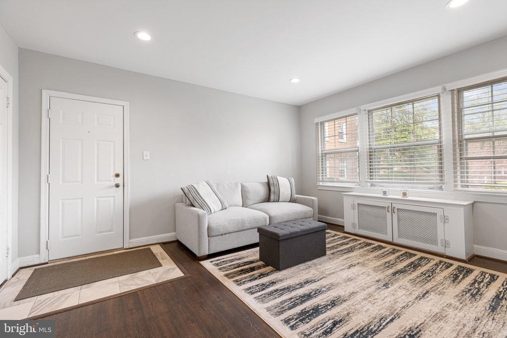 1804 W Abingdon Drive - Photo 3