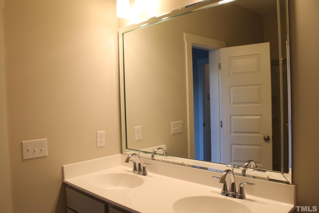 825 S Franklin Street - Photo 11