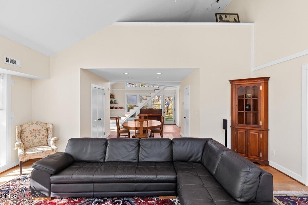 303 Henderson Street - Photo 15