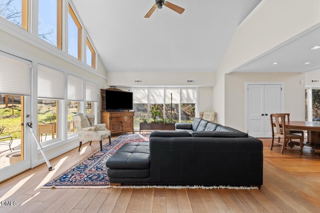 303 Henderson Street - Photo 12