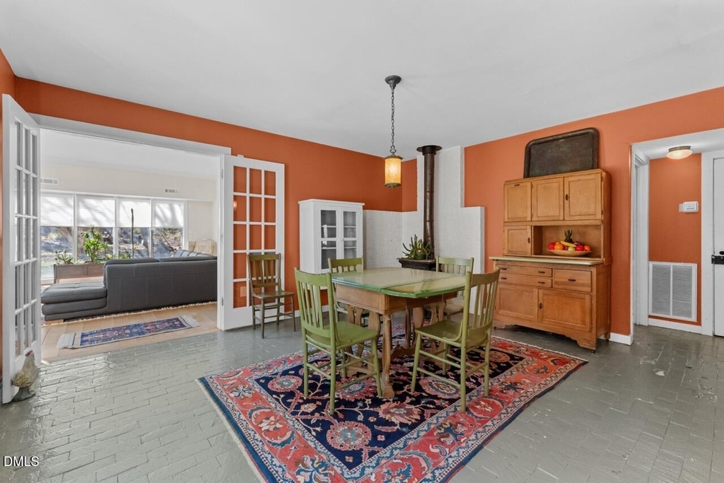 303 Henderson Street - Photo 8
