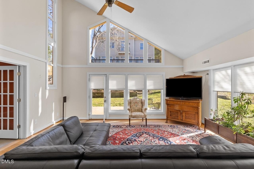 303 Henderson Street - Photo 14