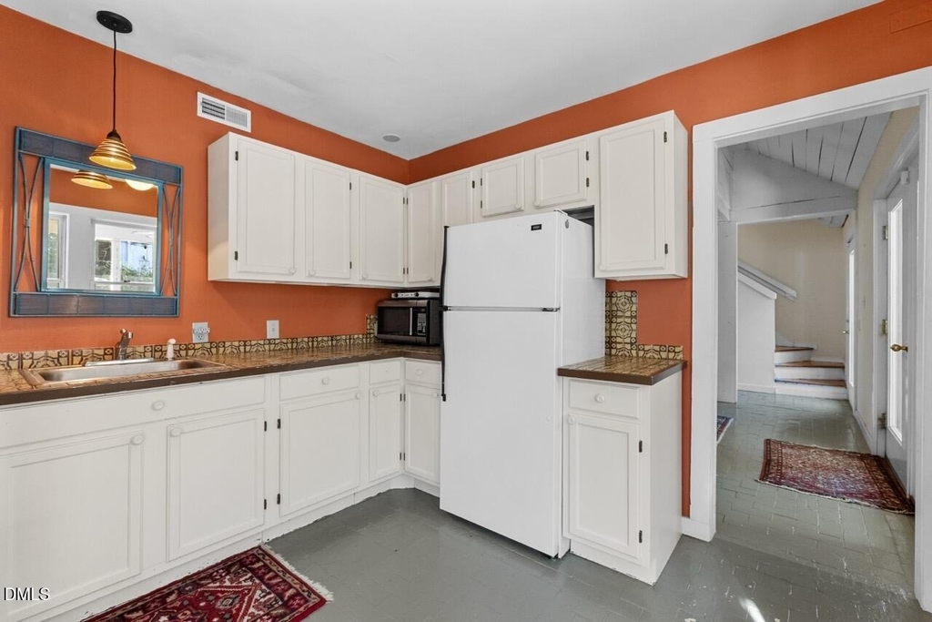 303 Henderson Street - Photo 10