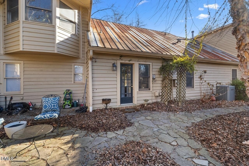 303 Henderson Street - Photo 28