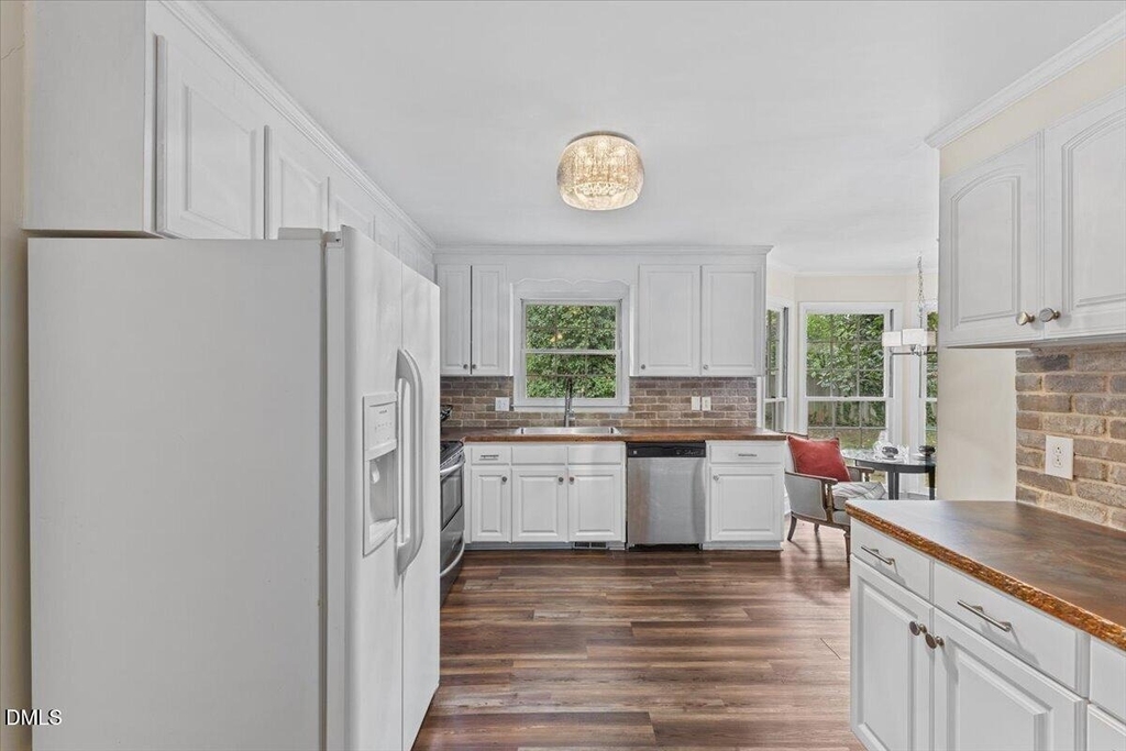 8501 Shadow Wood Place - Photo 11
