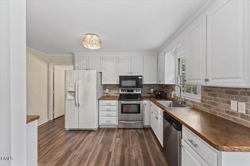 8501 Shadow Wood Place - Photo 10