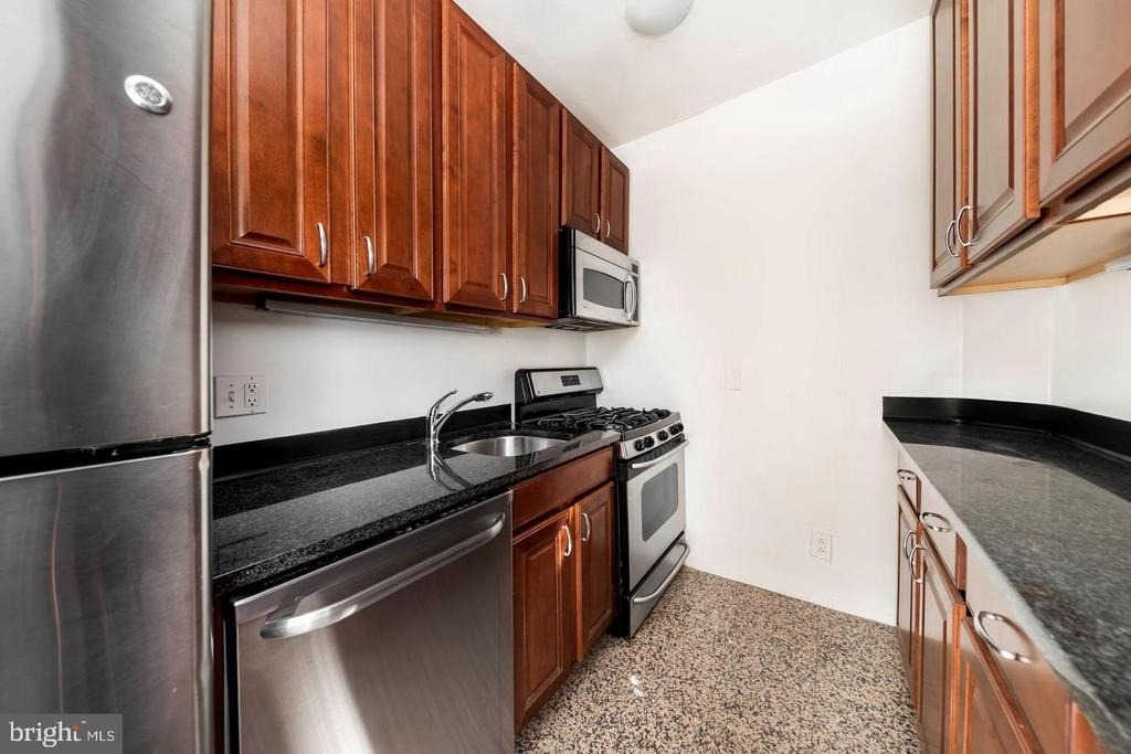 1912 Spruce Street - Photo 3