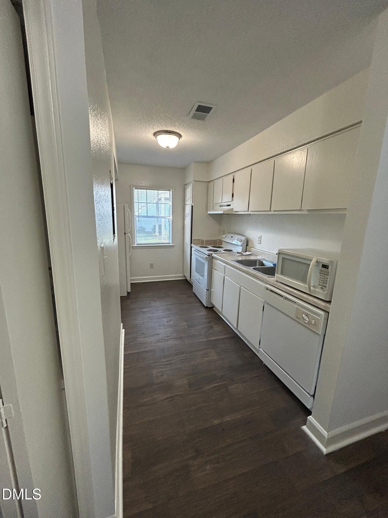 2504 Avent Ferry Road - Photo 7