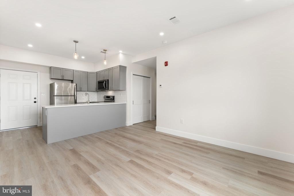 3500 Wharton - Photo 3