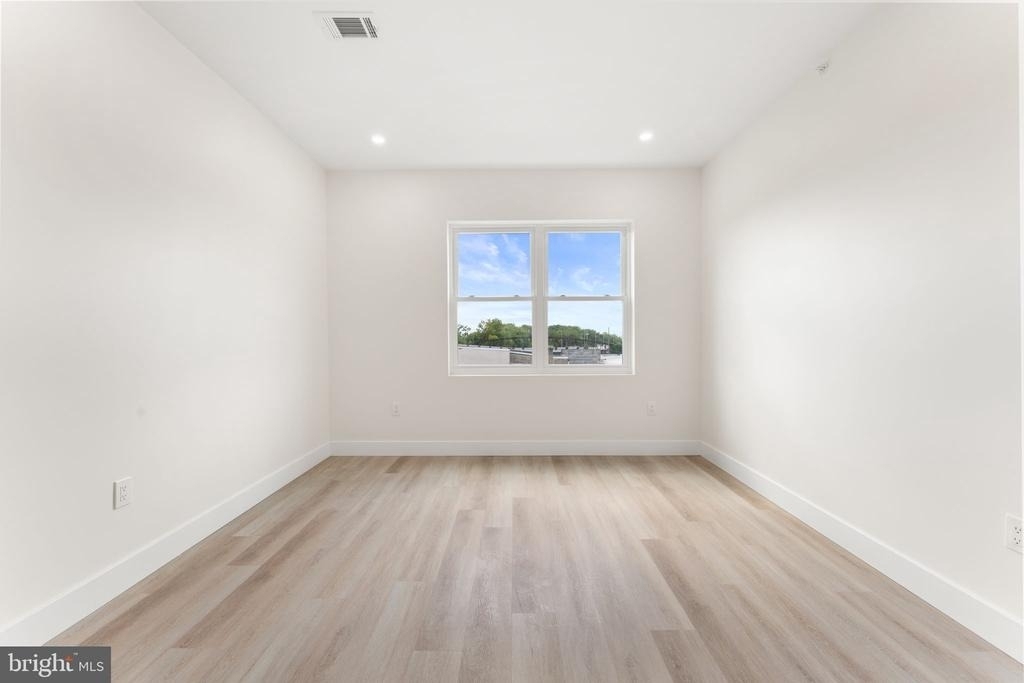 3500 Wharton - Photo 2
