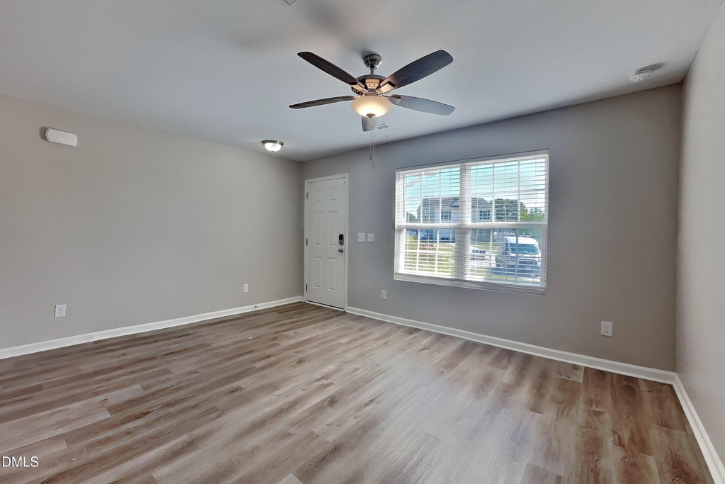 27 Anna Maria Court - Photo 2
