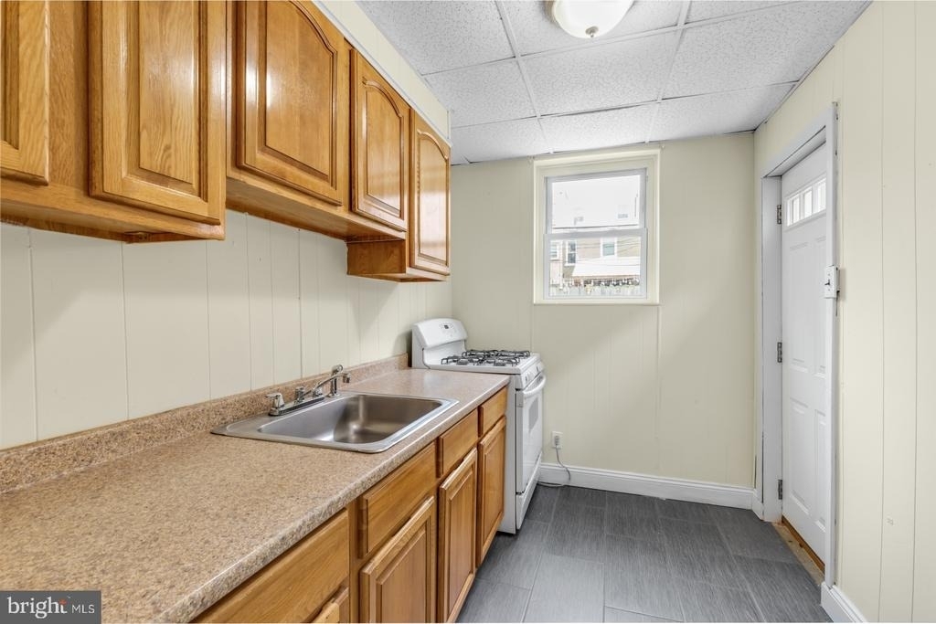 2033 E Letterly Street - Photo 6