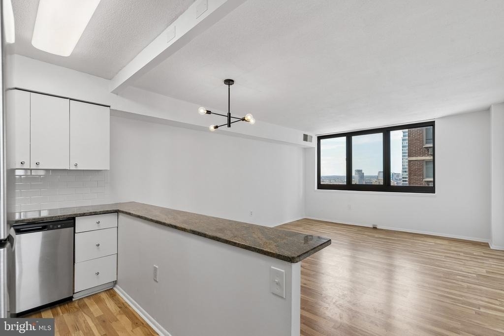 1420 Locust Street - Photo 6