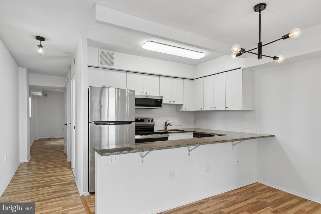 1420 Locust Street - Photo 3