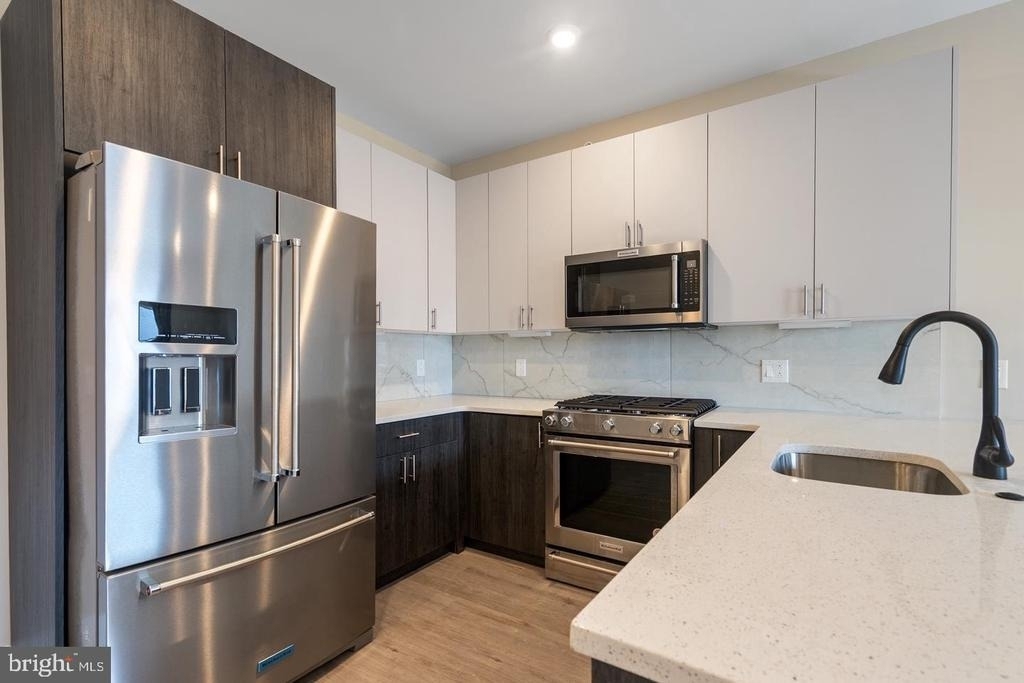 408-10 N Front Street - Photo 1