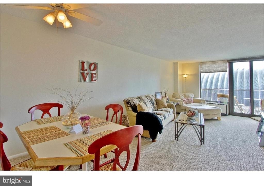 1420 Locust - Photo 1