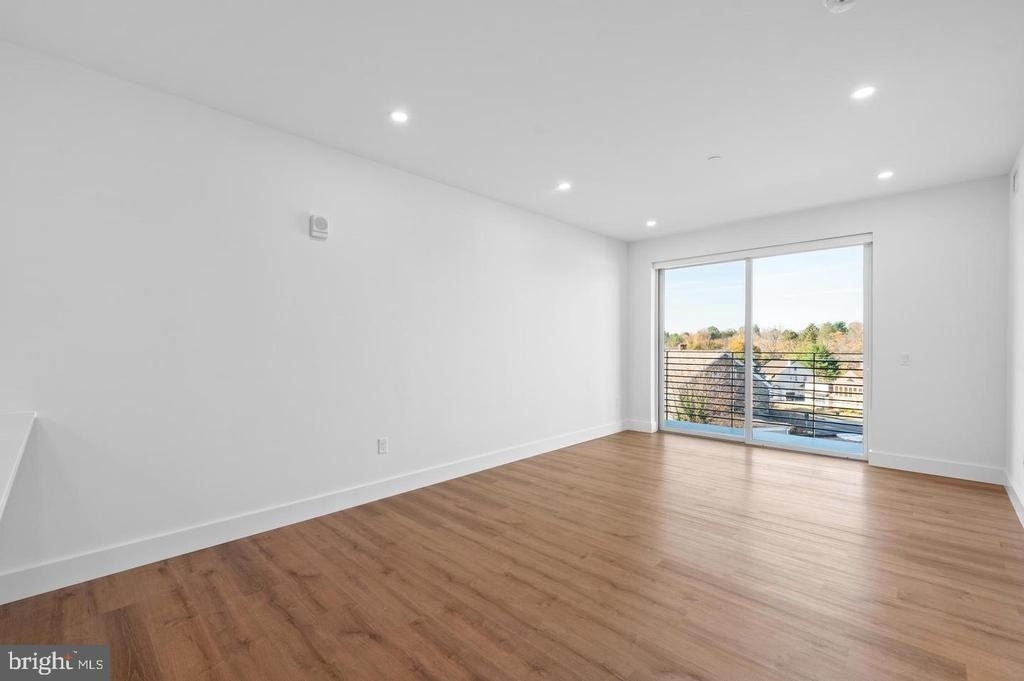 650 Montgomery Avenue - Photo 4