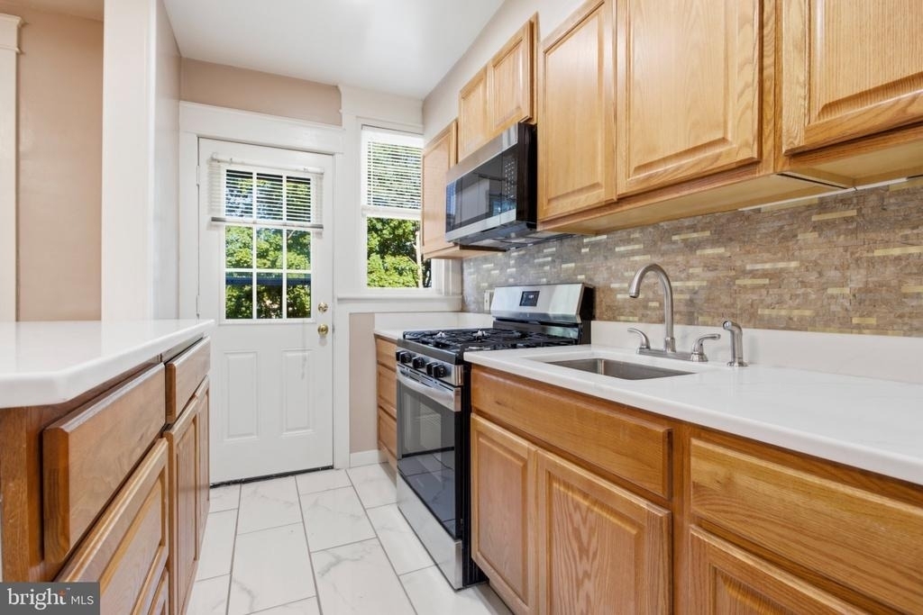 320 Highland Avenue - Photo 10