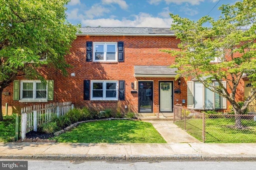 704 S Adams Street - Photo 0