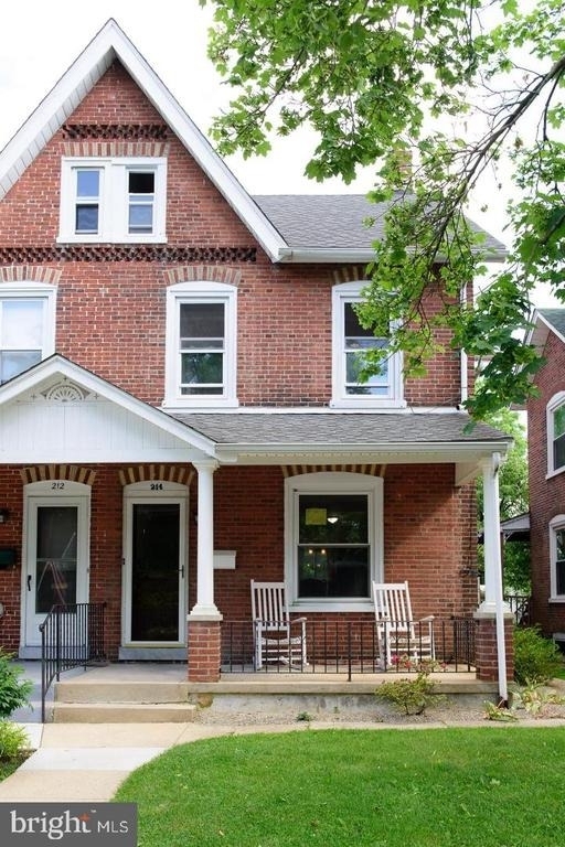 214 Highland Avenue - Photo 0