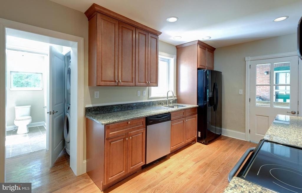 214 Highland Avenue - Photo 12