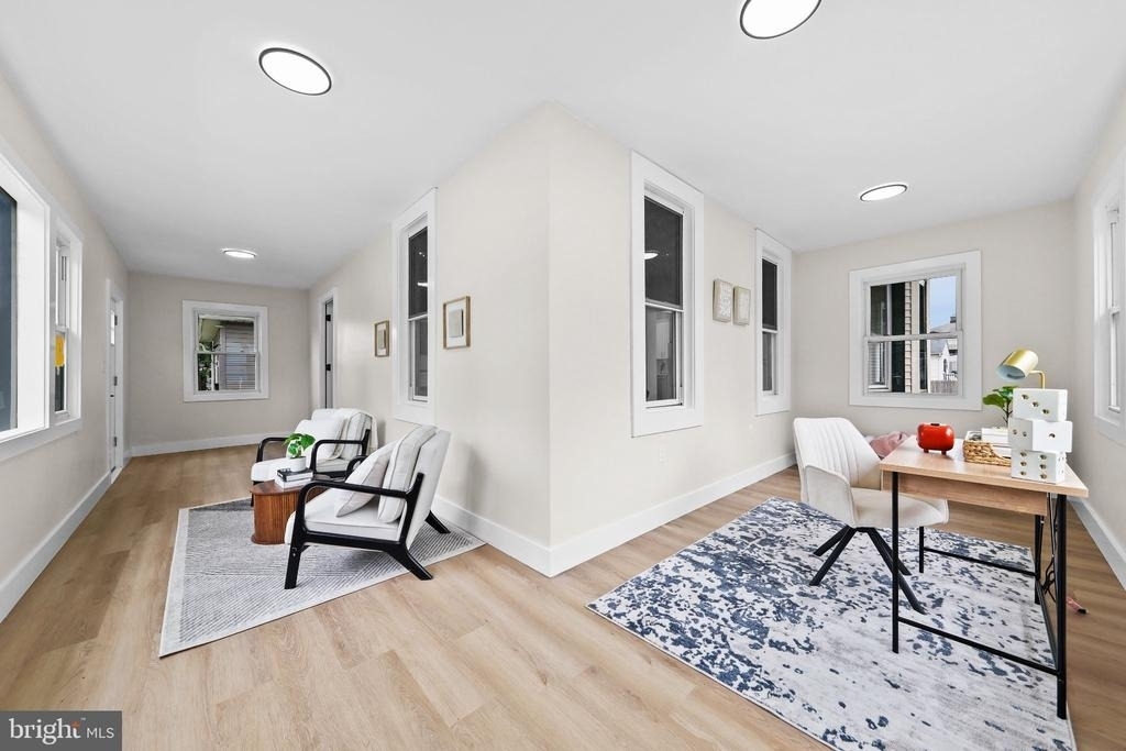505 Newton Avenue - Photo 2