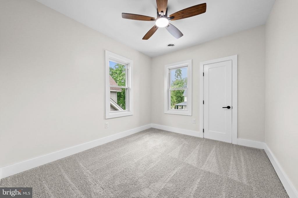 505 Newton Avenue - Photo 22