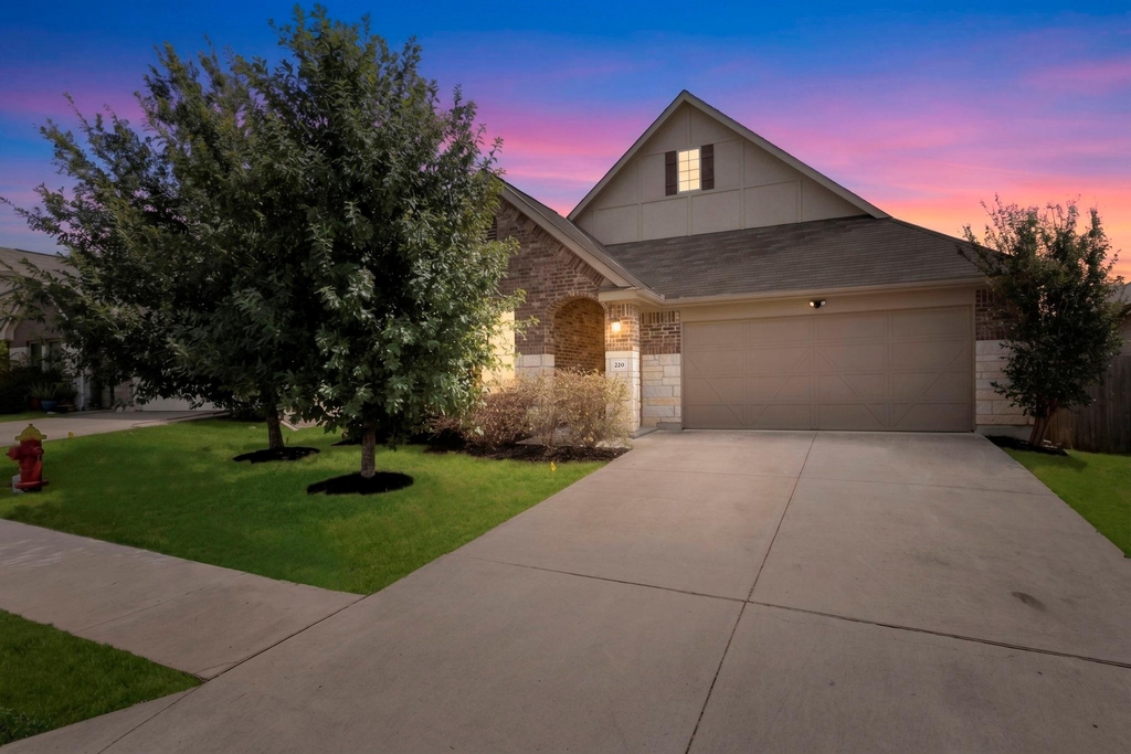 220 Algaroba Loop - Photo 0