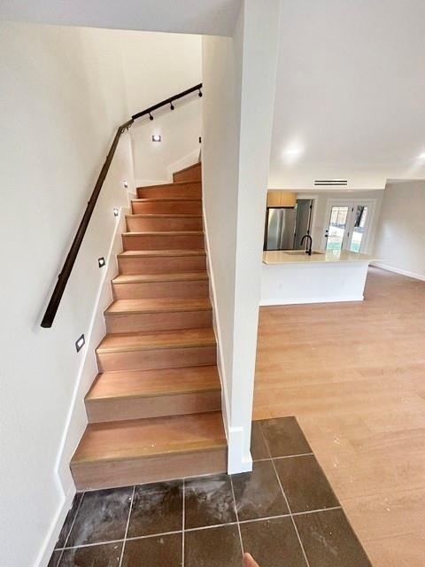 1413 Valleyridge Dr - Photo 4