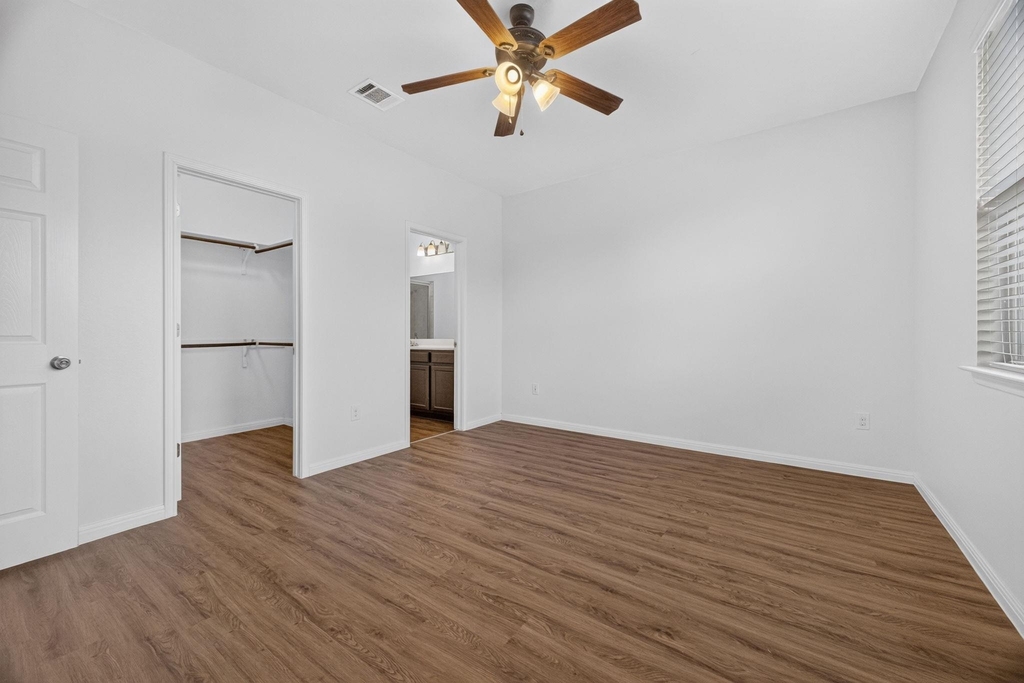 430 Twisted Oaks Ln - Photo 15