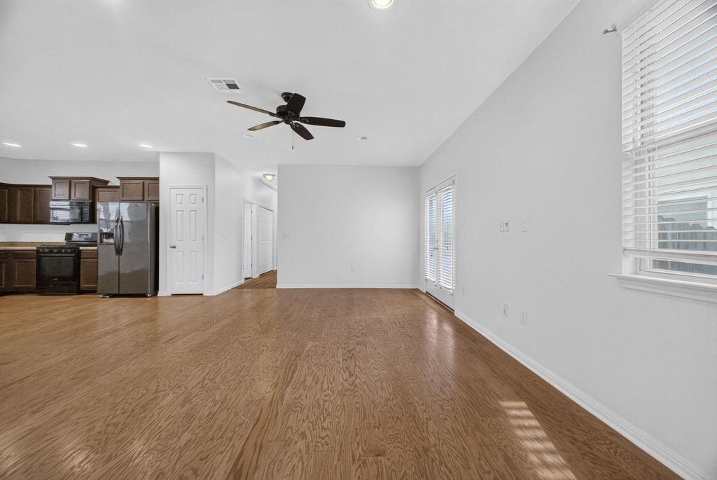 430 Twisted Oaks Ln - Photo 5