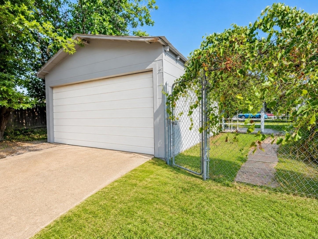 340 Ackerman St - Photo 32