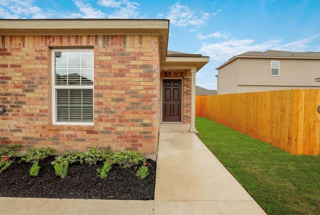 301 Crescent Park Dr - Photo 1