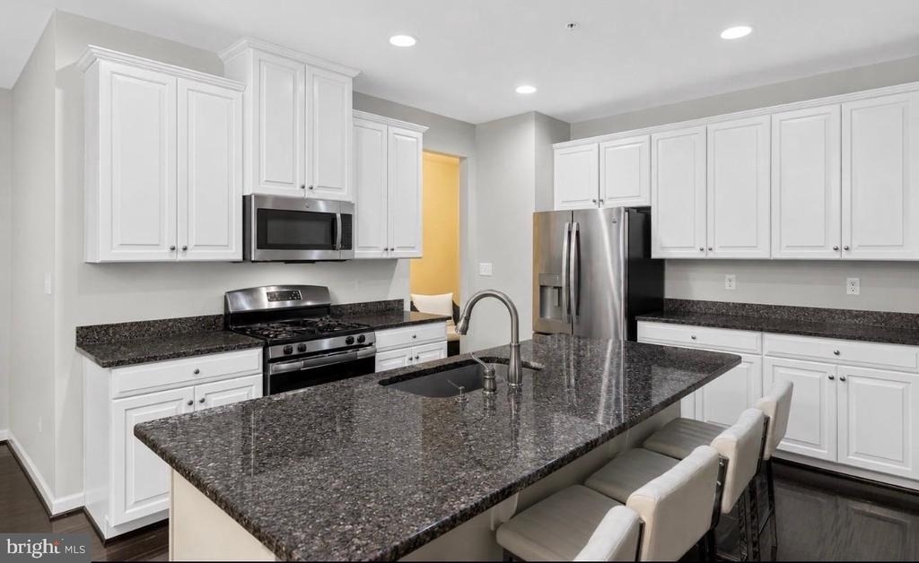 728 Falcon Lane - Photo 9
